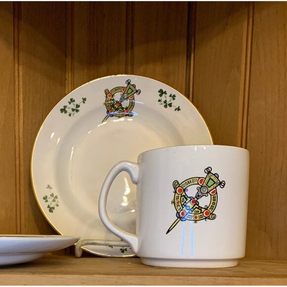 Vintage Carrigaline Pottery Coffee Tea Mug Small Bread Butter Plate Shamrock Set - Picture 2 of 3
